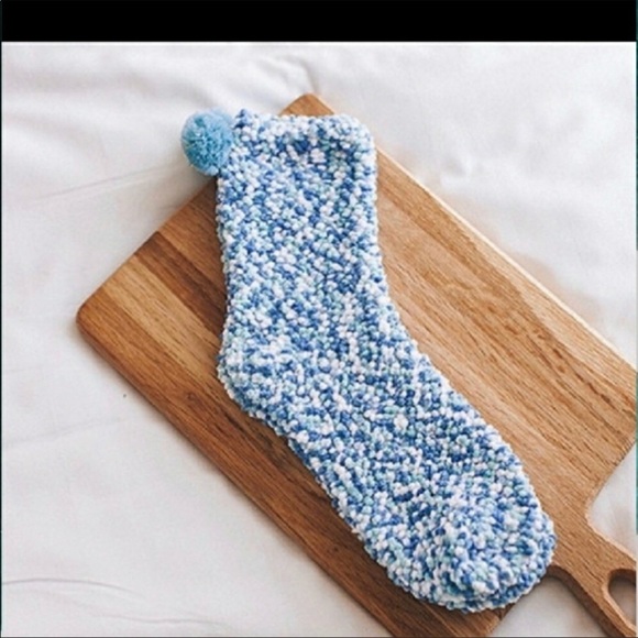 CUPCAKE POM POM FUZZY SOCKS BLUE - Picture 3 of 4